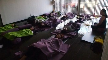 【東京都】nanadecor × ケンハラクマ “Sleep Yoga”  講師:ケンハラクマ