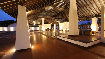 【スリランカ】ケンハラクマ先生と行くスリランカ -スリランカを代表する有名建築家ジェフリーバワ設計のホテルに泊まりヨガとアーユルヴェーダ体験の旅- 講師：ケンハラクマ